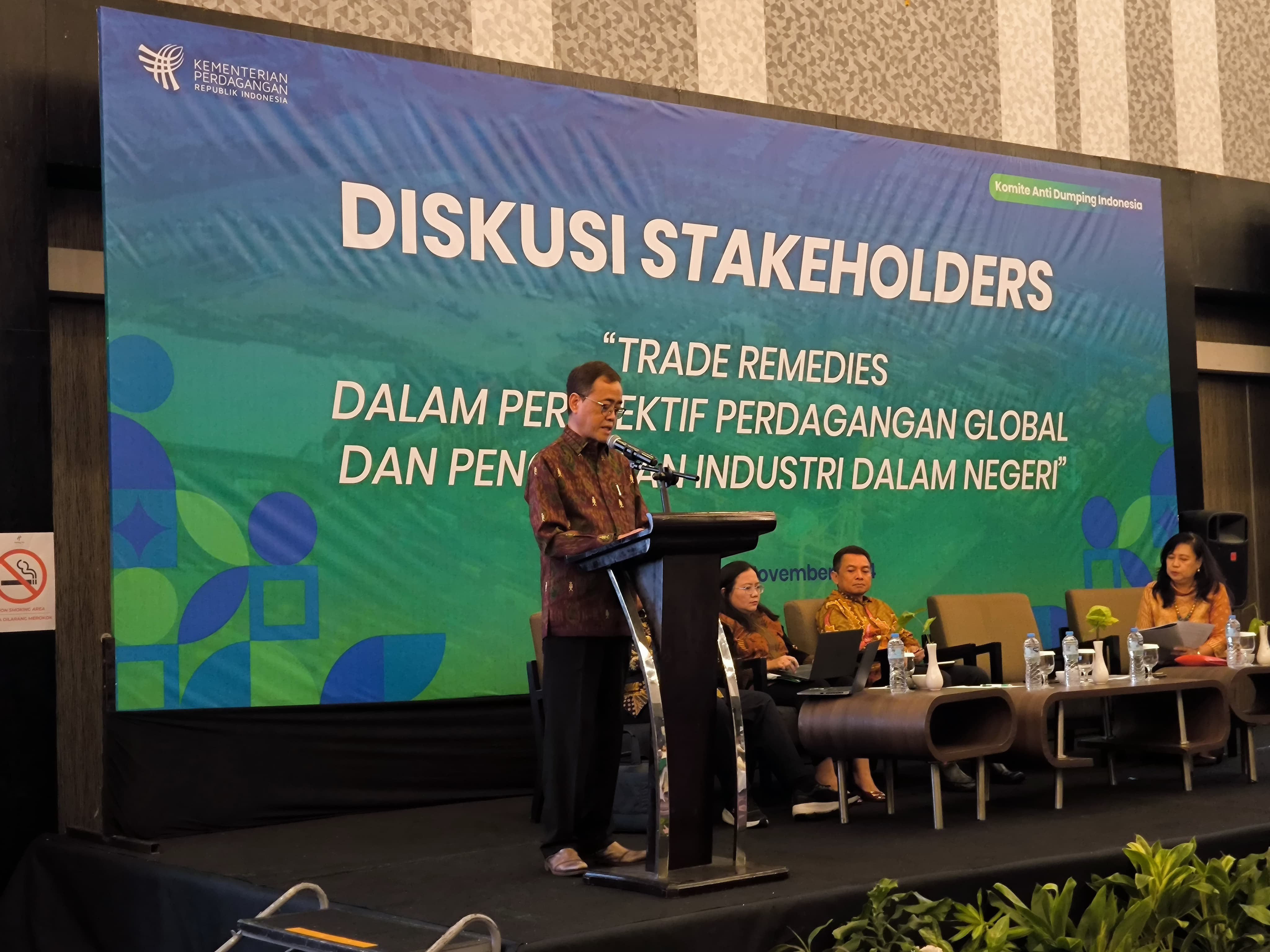 Foto Profil Sekretaris BKPerdag dalam Diskusi Stakeholders ”Trade Remedies dalam Perspektif Perdagangan Global dan Penguatan Industri Dalam Negeri”