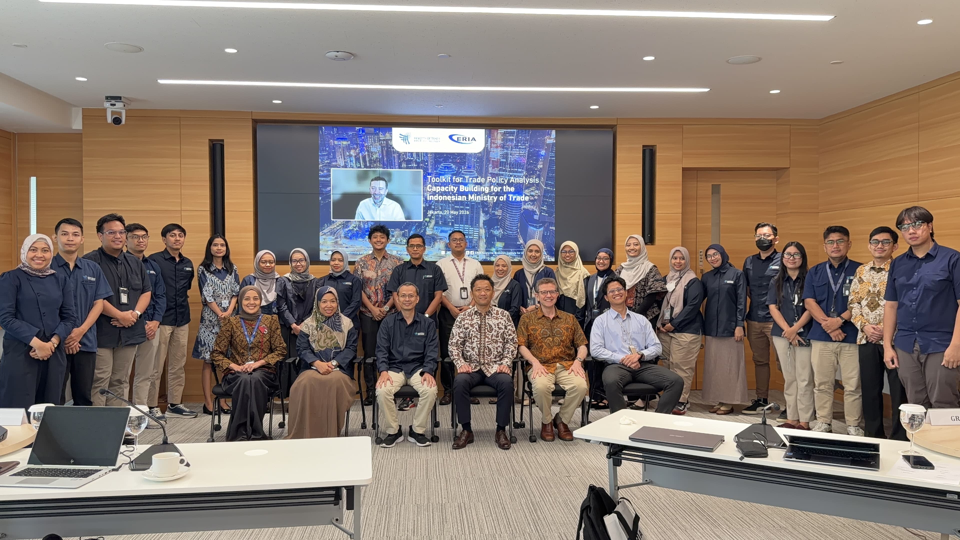 Penutupan Pelatihan "Toolkit for Trade Policy Analysis" Kerja Sama antara BKPerdag dan ERIA